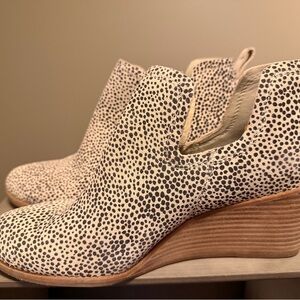 Toms Cream and Black Dotted Wedge Booties